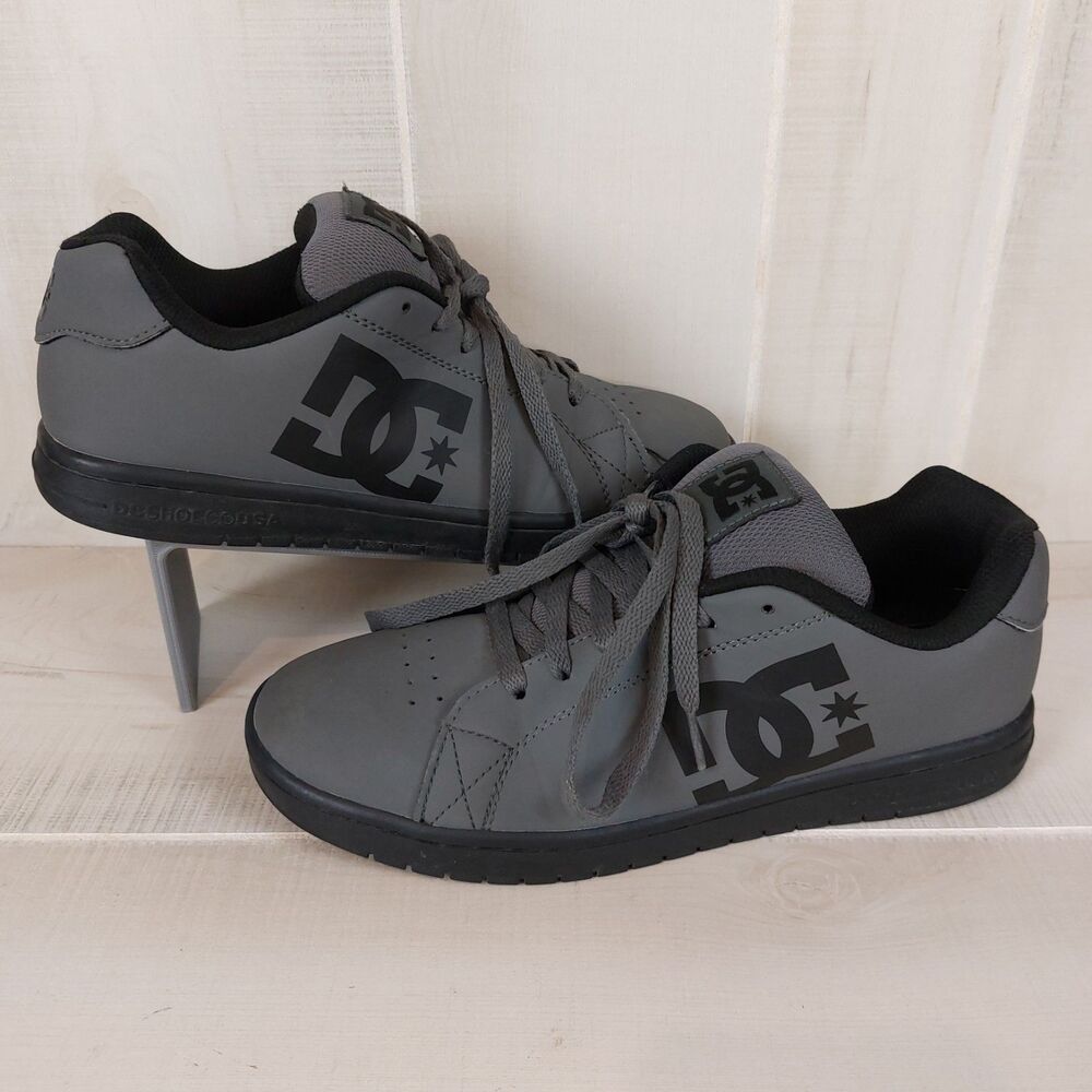 DC Gaveler Low Top Skate Shoes Men's Size 8.5 Gray Suede Sneakers 100536